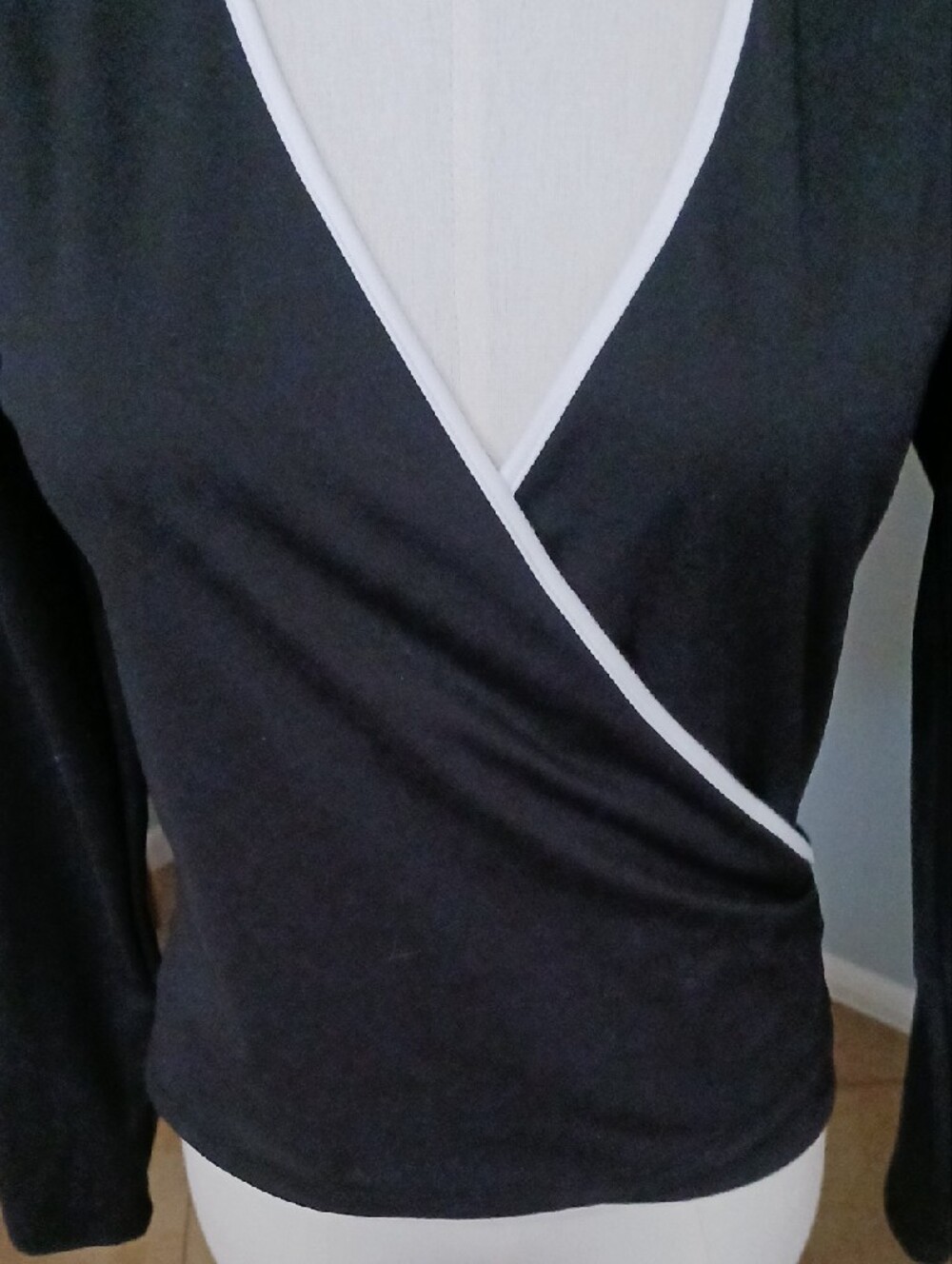 NEW! wild fable- Black Wrap-Style Long Sleeve Top with White Trim - Picture 4 of 12